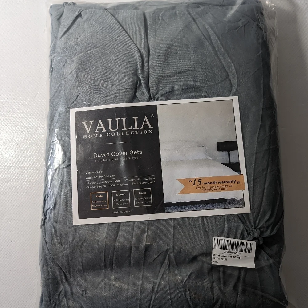 NEW- Size Twin Vaulia Soft Microfiber Pinch Pleat Duvet Cover Set (1 Pillowcase)